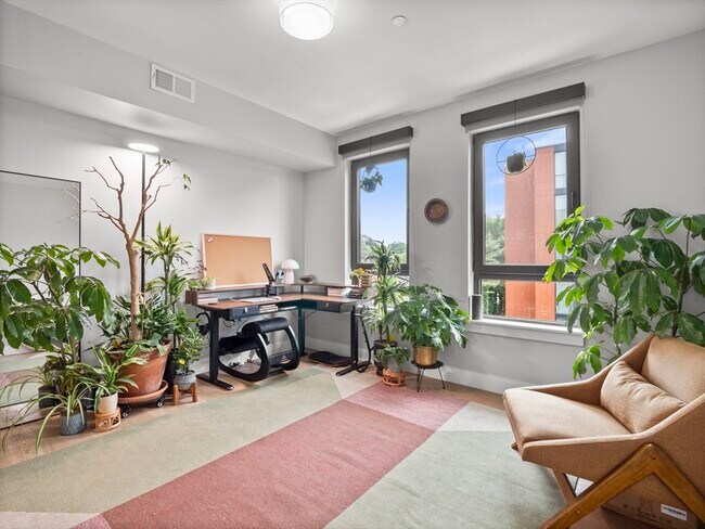 Building Photo - 9 Central St