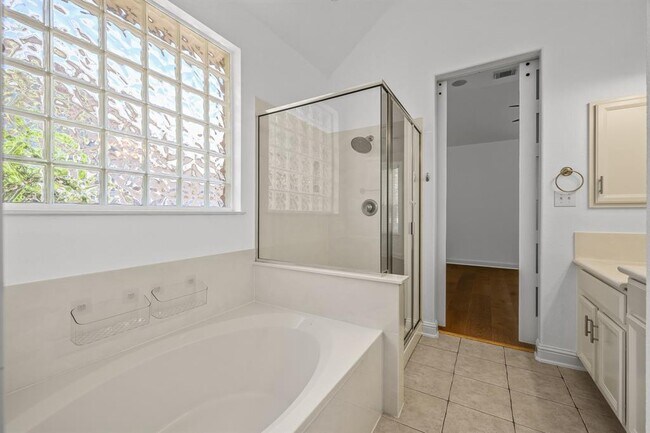 Building Photo - 1309 Horseback Hollow