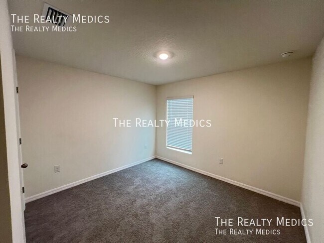 Building Photo - 8561 SW 46th Ave