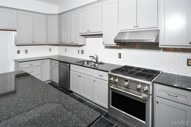 Building Photo - 20 Brighton Way