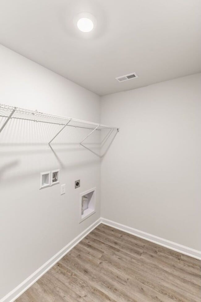 Building Photo - Beautiful home available for rent