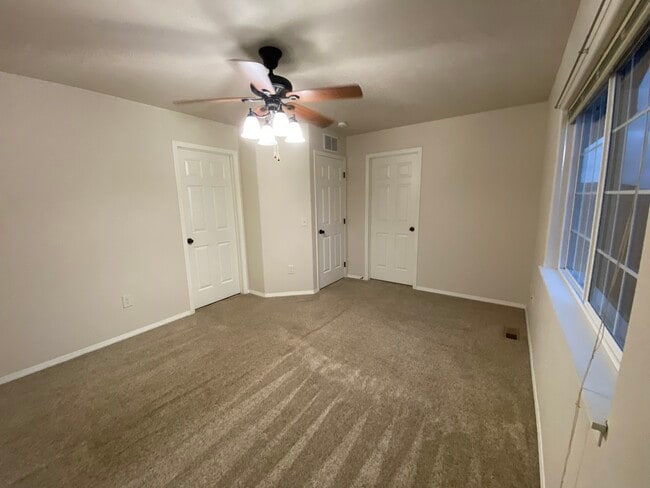 Building Photo - 6511 S Santa Rosa Pl