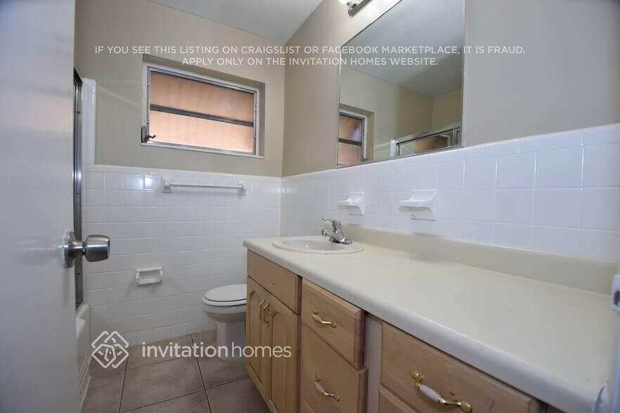 Building Photo - 1307 N 46th Ave