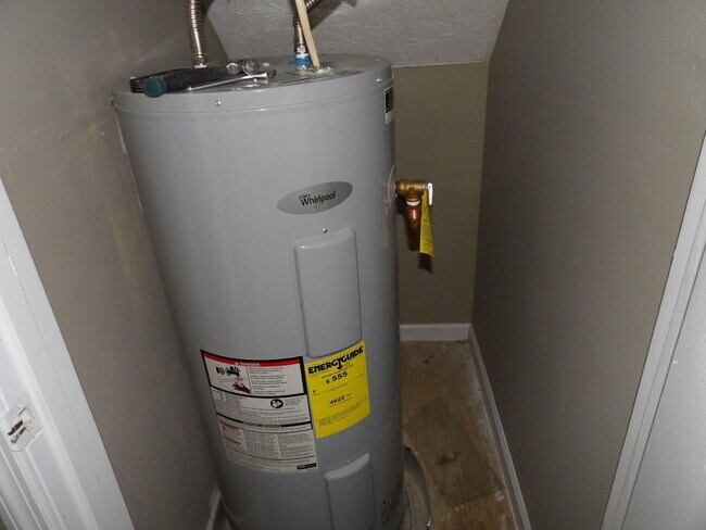 Building Photo - 244 Meadowview Dr