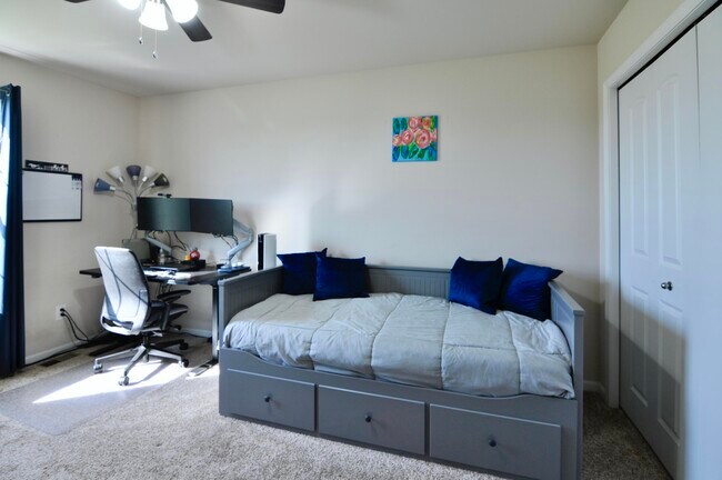 Building Photo - 4481 Bridgeview Ln