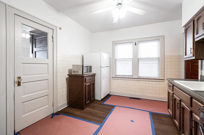 Building Photo - 168 E Rosedale Ave