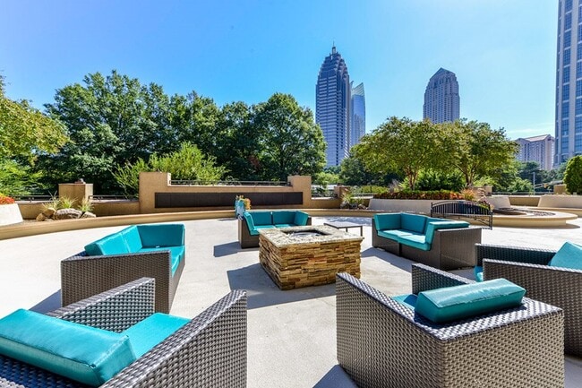 Building Photo - 955 Spring St NW