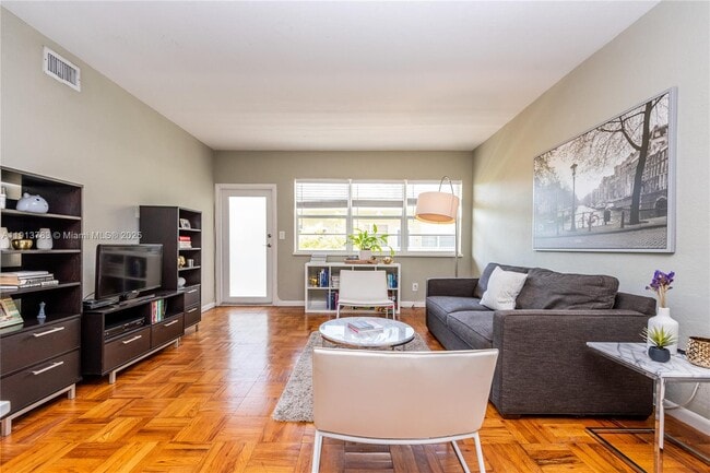 Building Photo - 350 S Shore Dr