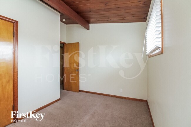 Building Photo - 1054 Kenmore Ave