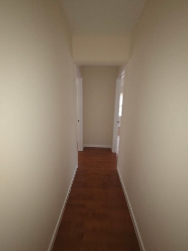 Building Photo - Spacious 5-Bedroom Home for Rent in Goshen...