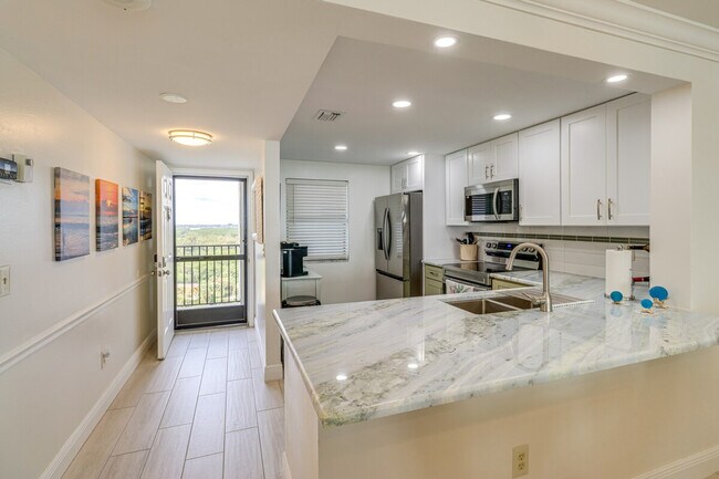 Building Photo - 4250 N Hwy A1A