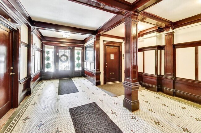 Building Photo - 860 Bush St