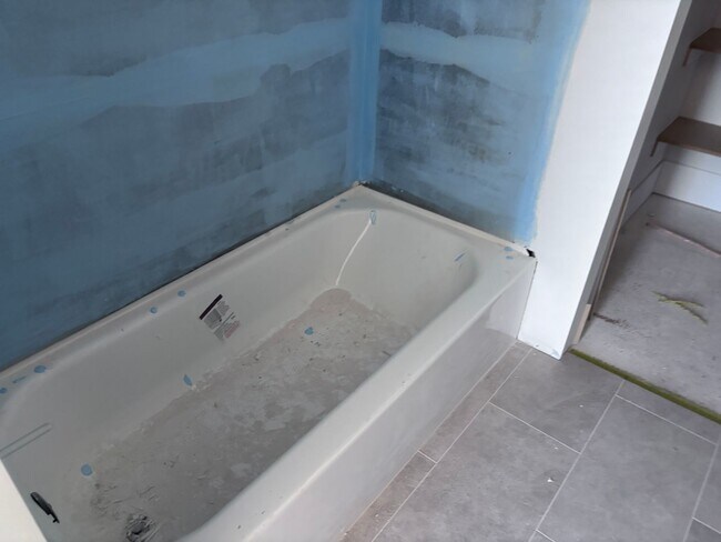 Building Photo - Beautiful 2 story with 6 bedrooms and swimming pool