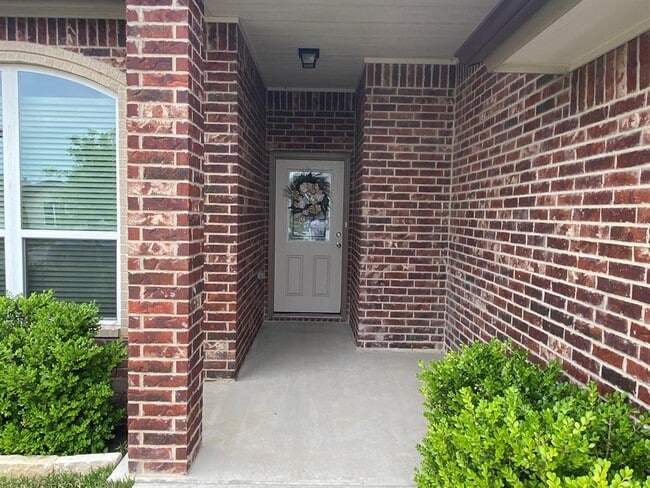 Building Photo - 901 Kacie Dr
