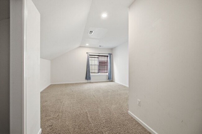 Building Photo - 24267 Purple Finch Dr