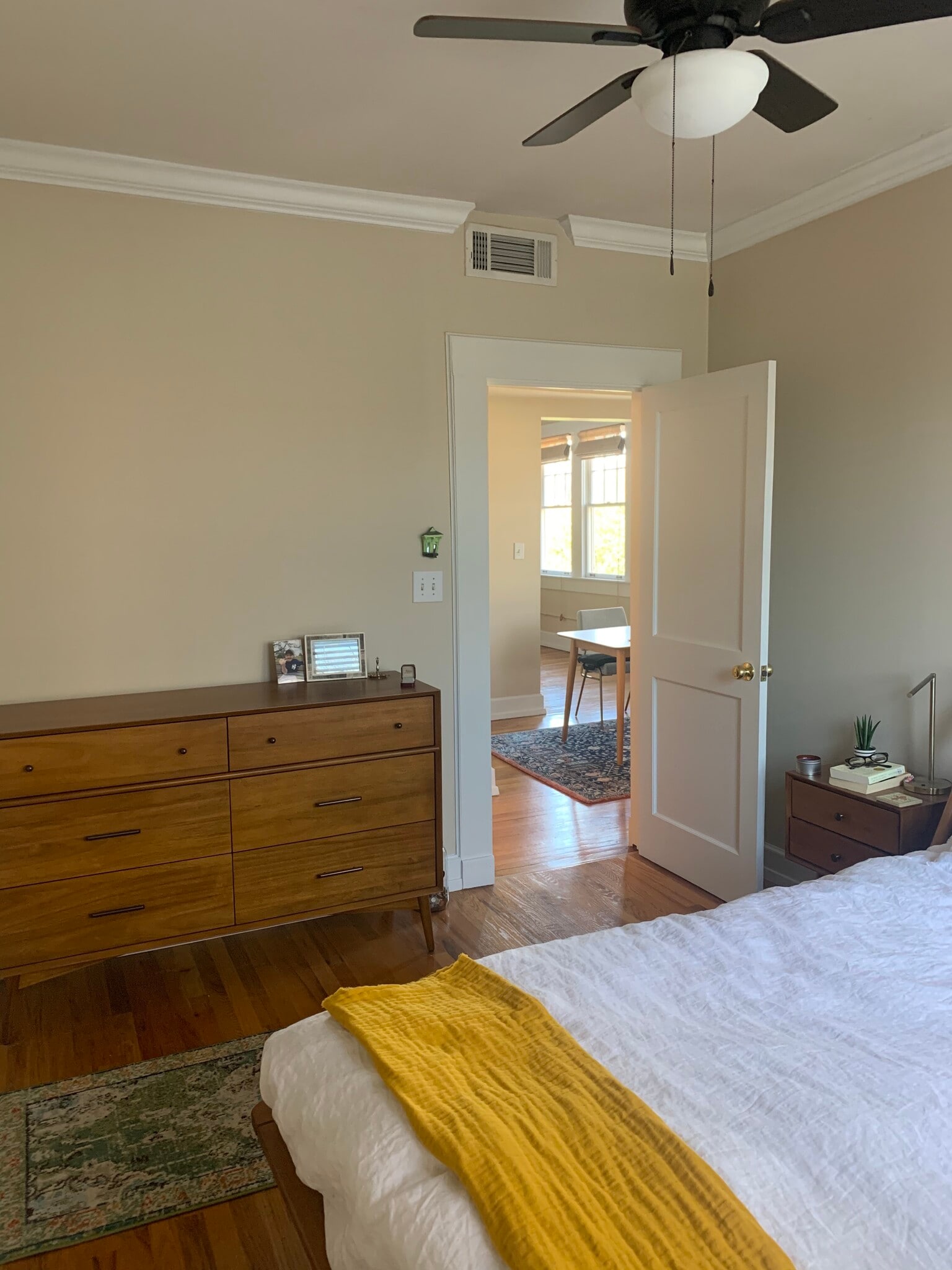 Building Photo - 1028 Saint Charles Ave. NE Apt. # 7