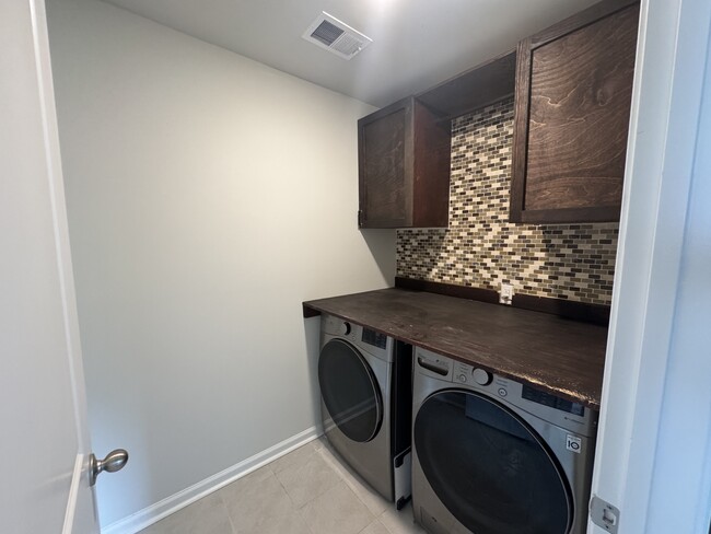 Building Photo - 1011 Sago Palm Ct