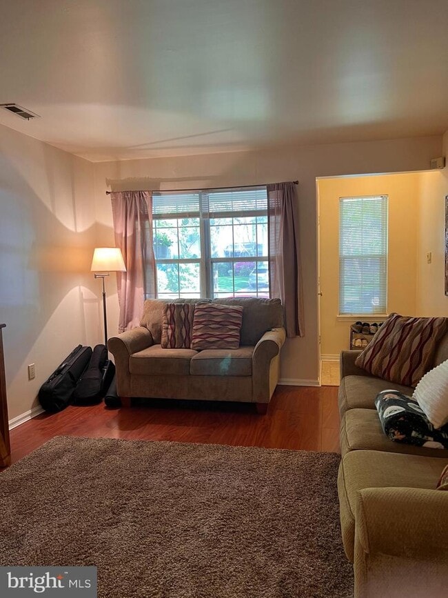 Primary Photo - 190 Kettlebrook Dr