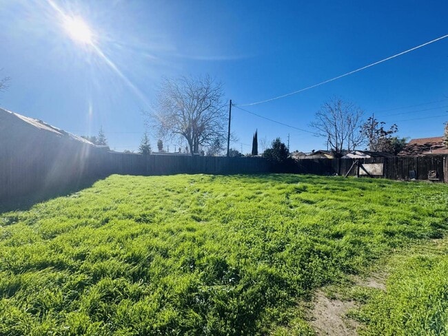 Building Photo - 1508 Mono Dr