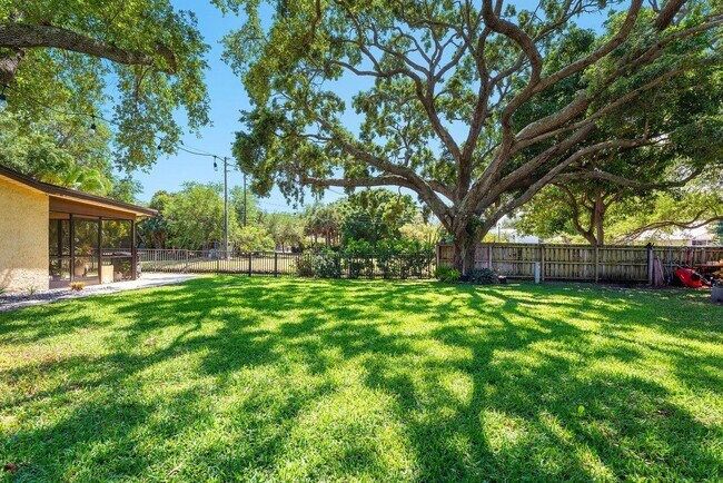 Building Photo - 1048 Raintree Dr