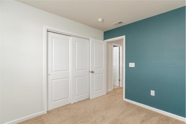 Building Photo - 5700 Redgum Dr