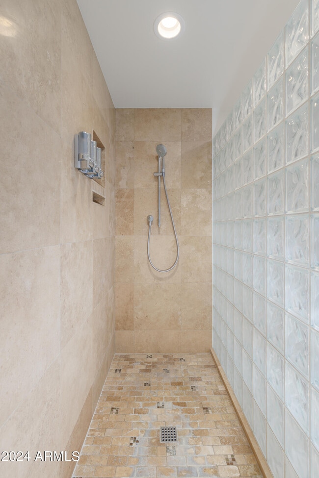 Building Photo - 5101 N Casa Blanca Dr
