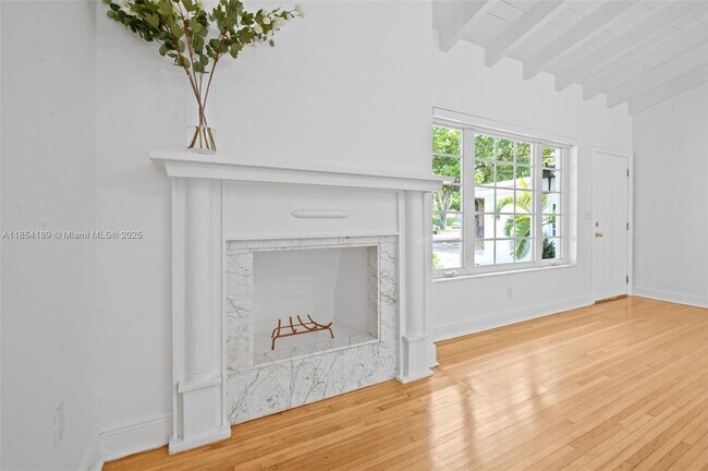 Building Photo - 4114 Santa Maria St