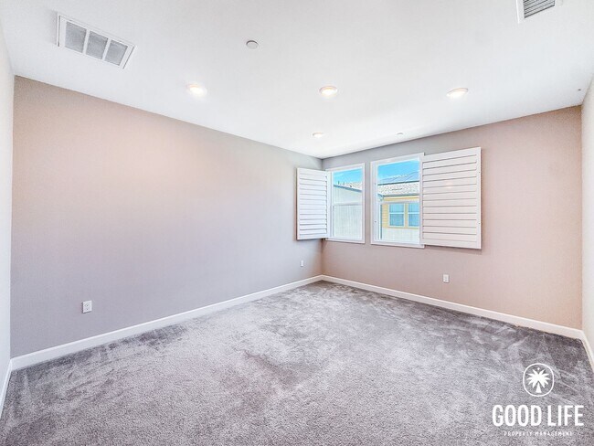 Building Photo - 2BD/2BA home in Mira Mesa with Private Balcony, Pool & 2-Car Garage