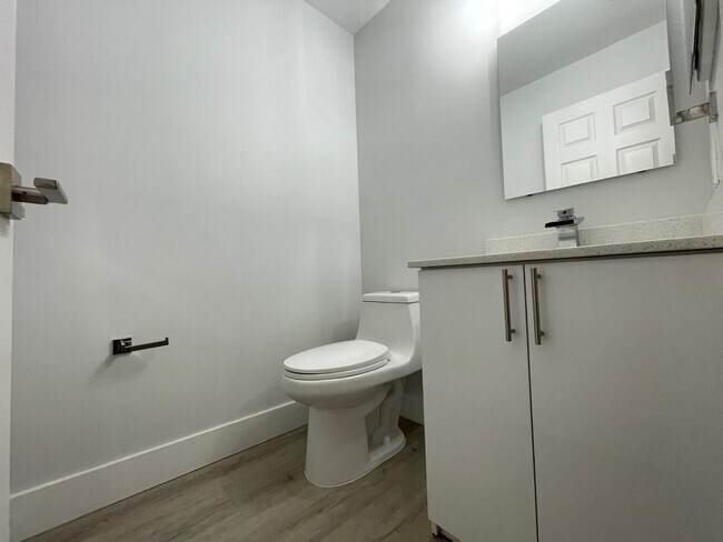 Building Photo - 4293 Laurel Ridge Cir