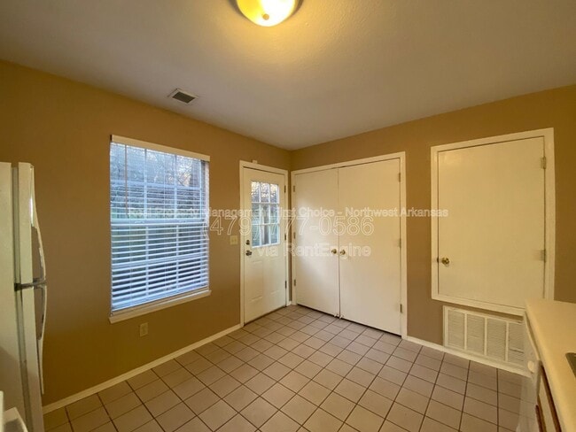 Building Photo - 1244 N Iron Horse Dr