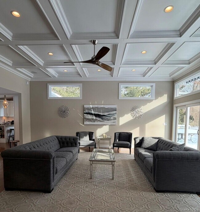 Building Photo - 10 Skyes Neck Ct