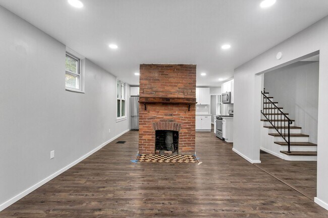 Building Photo - 4 Bed 2 Bath - Newly updated Shadyside home