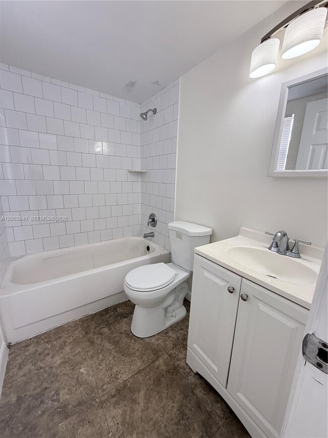 Building Photo - 801 N H St