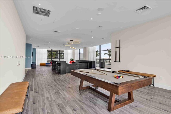 Building Photo - 1642 NE 1st Ave