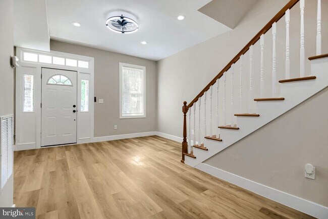 Building Photo - 2542 Oswego Ave