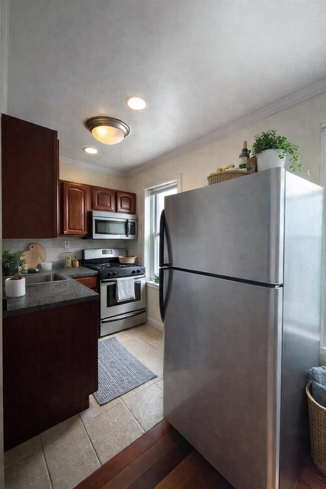 Building Photo - 32 Beacon Ave