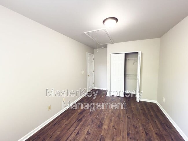 Building Photo - 123 Baberton Dr