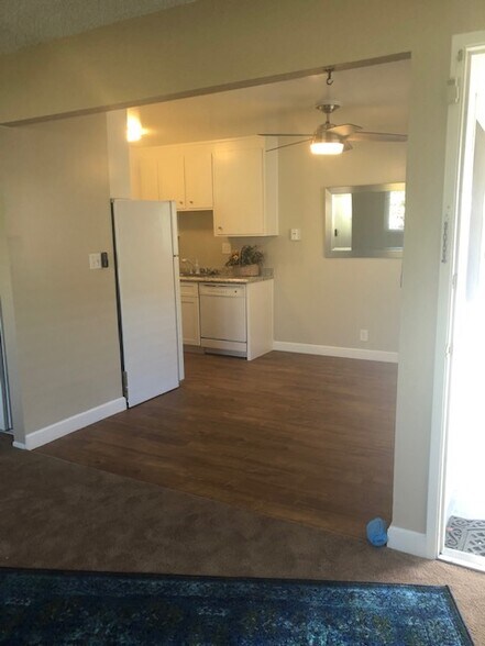 Building Photo - 3456 Redwood Ct