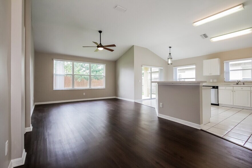 Building Photo - 9801 Laurel Ledge Dr
