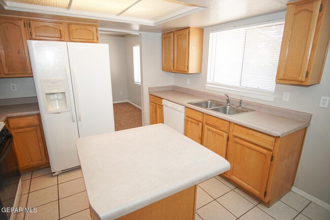Building Photo - 2348 Mermaid Dr