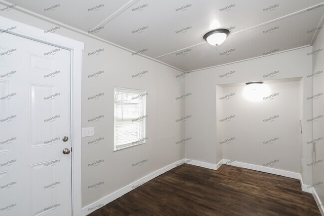 Building Photo - 2018 Howard Ave