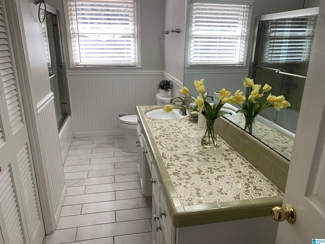 Building Photo - 1624 Lakewood Dr