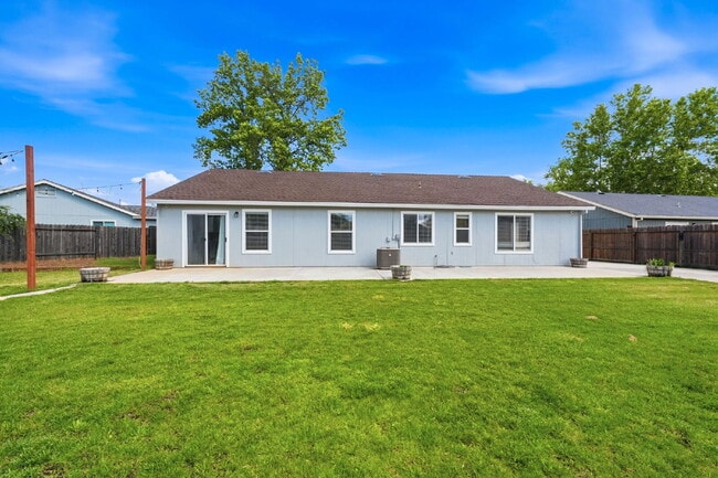 Building Photo - 3 Bedroom Home with RV/Boat Parking, Large Yard & Chicken Coop – Cul-de-Sac Location Near Kids Ki...