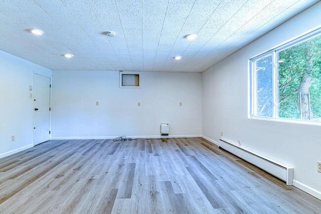 Building Photo - 1614 Rte 9W