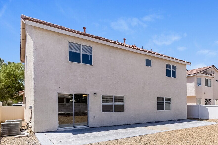 Building Photo - 1026 Cliffbrook Hedge Ave