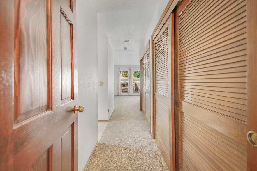 Building Photo - 2503 Brentwood Dr