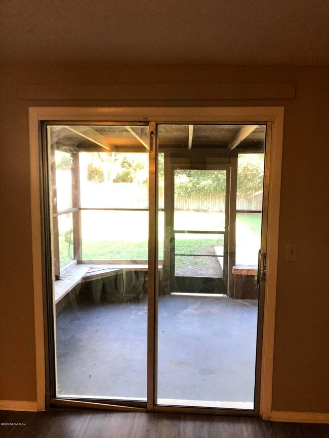 Building Photo - 1323 Solar Cir