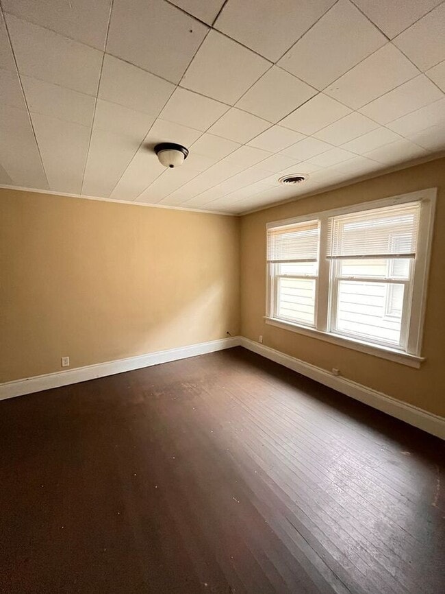Building Photo - Cozy 2-Bedroom Apartment in a Prime Locati...