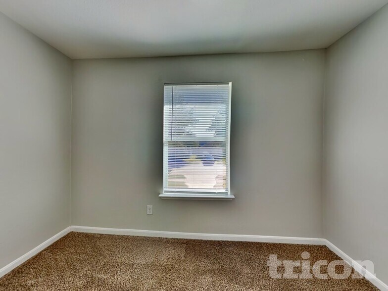 Building Photo - 10111 Victoria Falls Ln