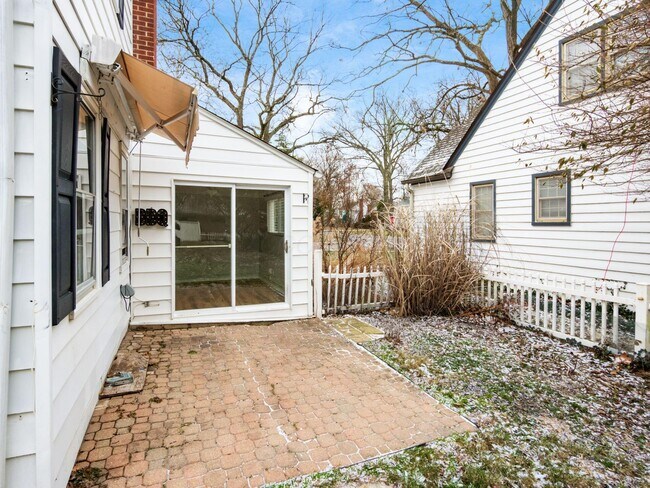 Building Photo - 495 Northview Dr